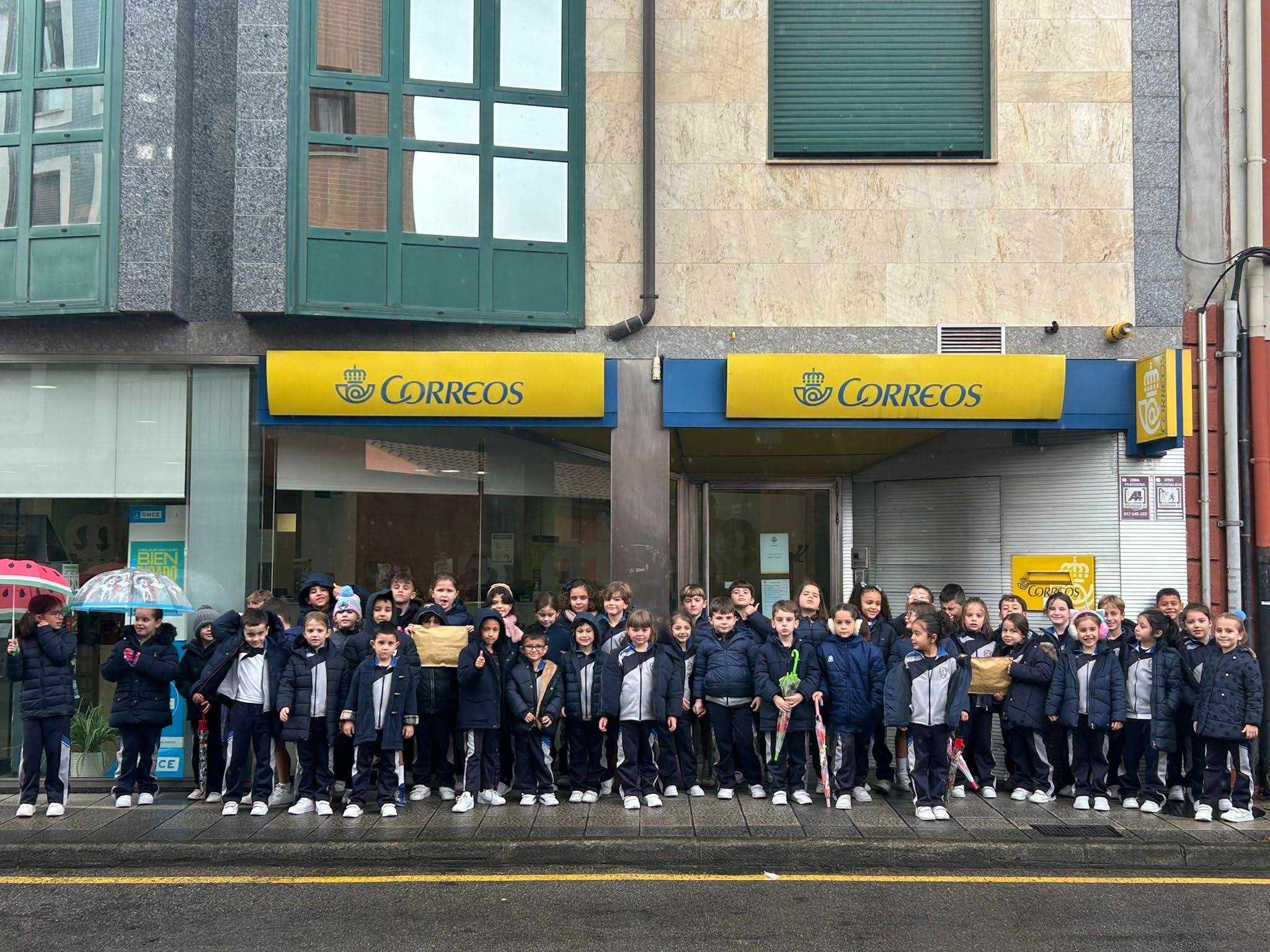 VISITA A LA OFICINA DE CORREOS